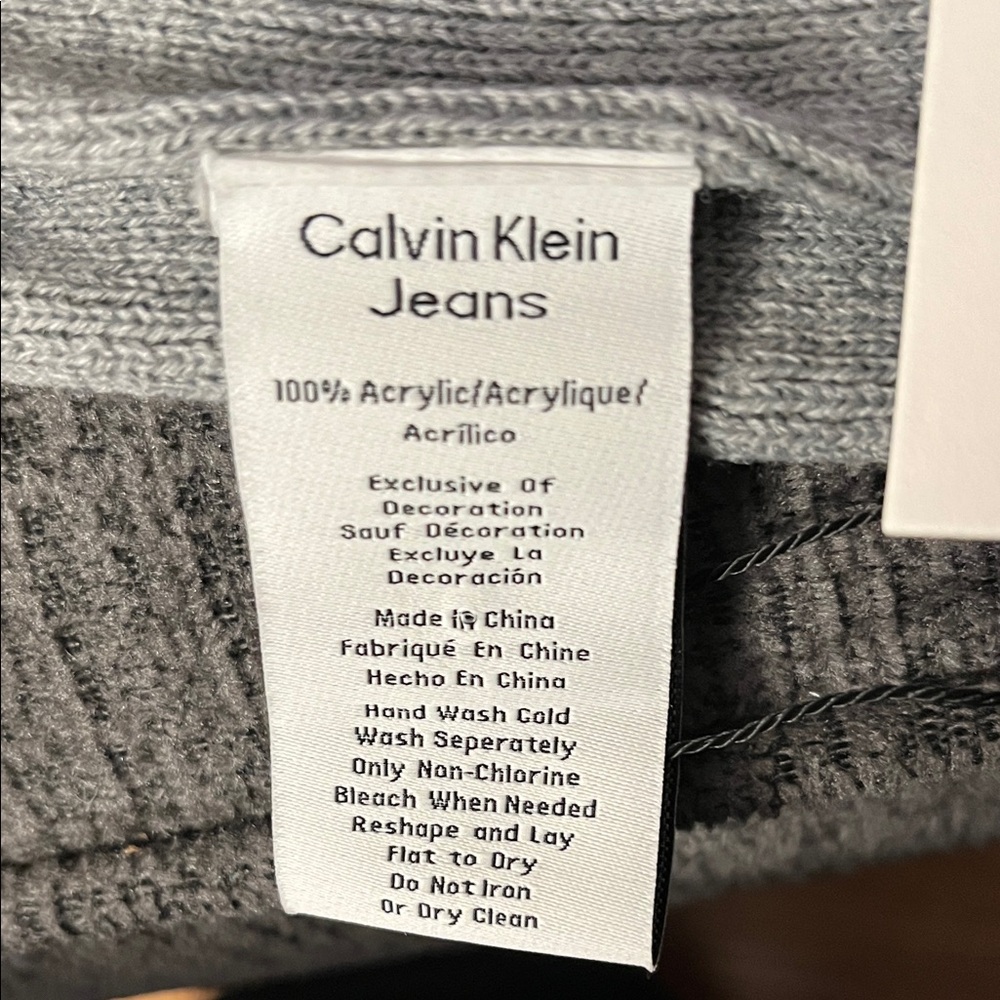 Calvin Klein Light Gray Knit Scarf - Picture 6 of 6